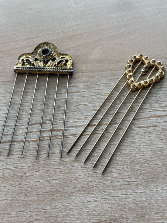 Accessories - Vintage Gold Tone Decorative Hair Combs Set of 2